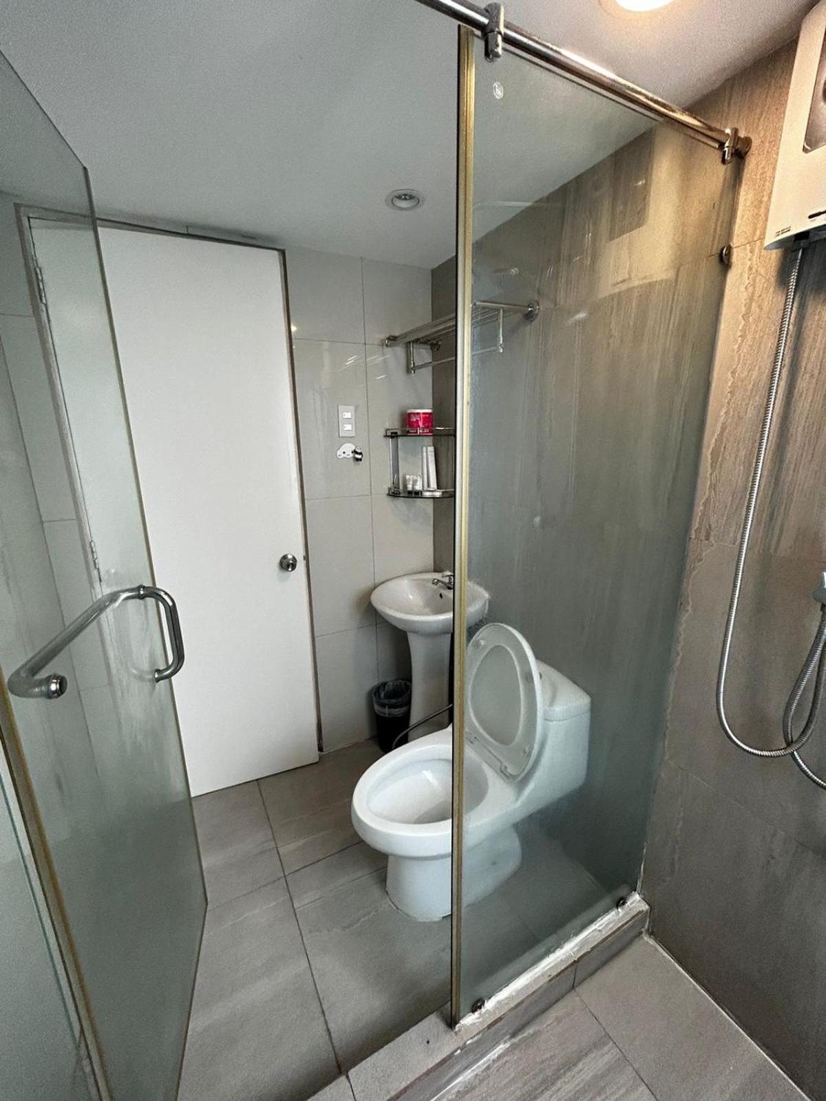 Oasis Regency @ Fort Victoria Bgc Taguig Kültér fotó