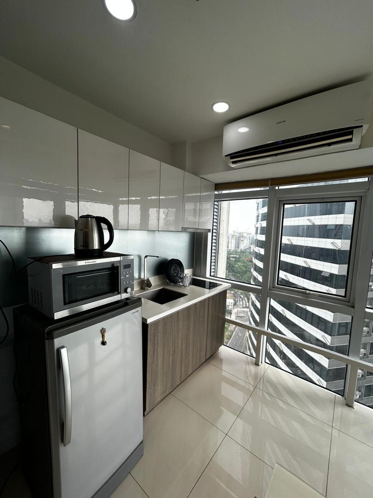 Oasis Regency @ Fort Victoria Bgc Taguig Kültér fotó