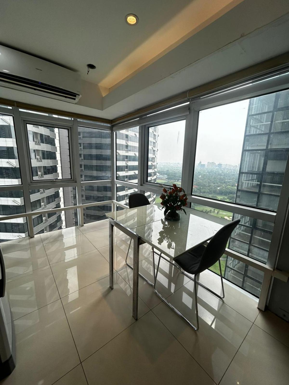 Oasis Regency @ Fort Victoria Bgc Taguig Kültér fotó